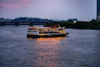 Han River E-land Cruise